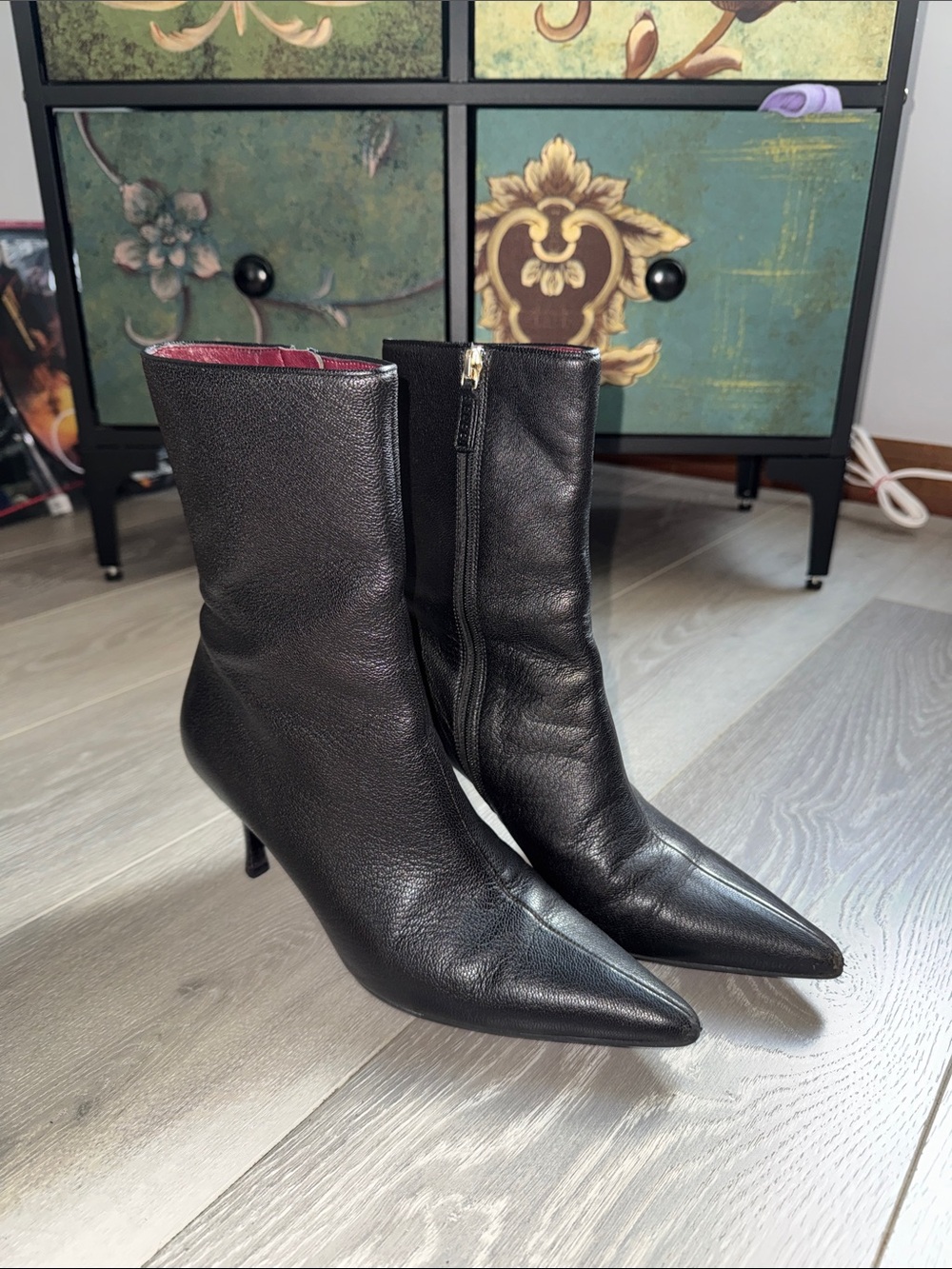 Gucci Black Leather Pointed-Toe Mid-Kittten Heel Ankle Boots